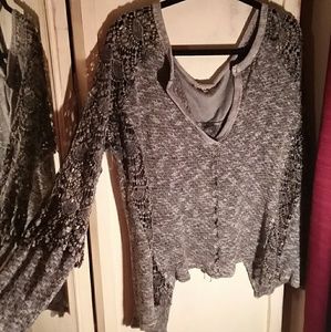 Bundle 5 for $20 Gimmicks BKE sweater: size small